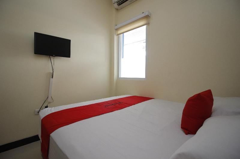 RedDoorz Plus @ Jalan Pemuda Dżakarta Pokój zdjęcie