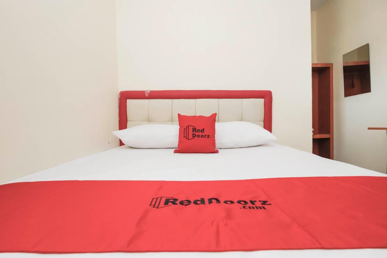 RedDoorz Plus @ Jalan Pemuda Dżakarta Zewnętrze zdjęcie