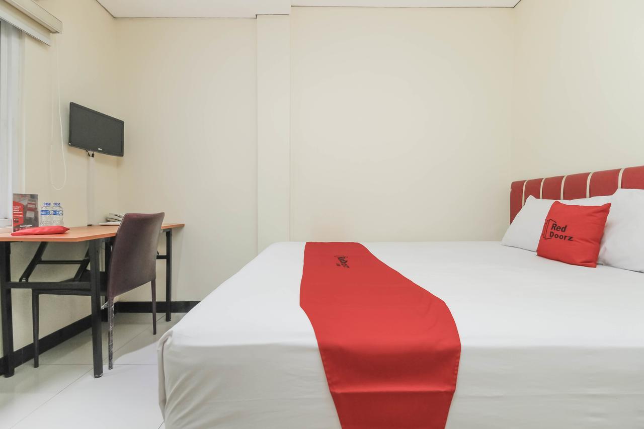 RedDoorz Plus @ Jalan Pemuda Dżakarta Zewnętrze zdjęcie