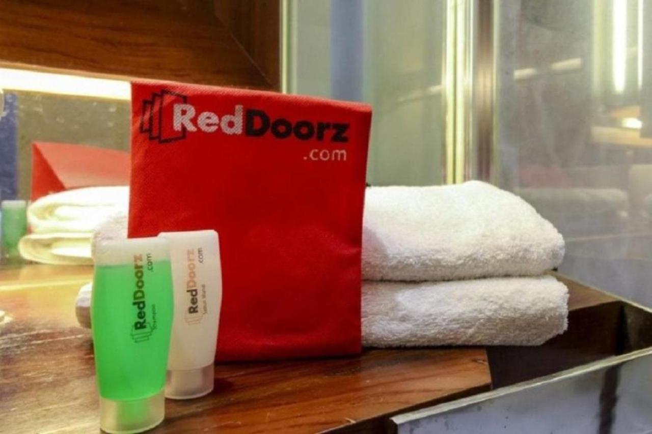 RedDoorz Plus @ Jalan Pemuda Dżakarta Zewnętrze zdjęcie